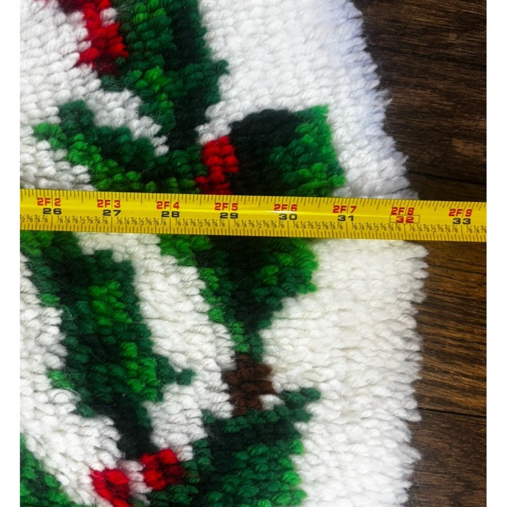 🎄Christmas Tree Skirt Handmade Latch Hook Poinsettias Yarn 32" Round Finished - Picture 7 of 8